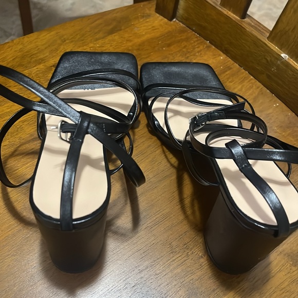 Size 10 fits like 9.5 black small heel/ wedge , tie up - Picture 3 of 6